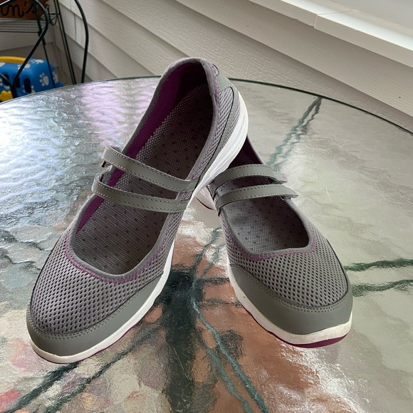 L.L. Bean Mary Jane Shoes - Picture 2 of 3